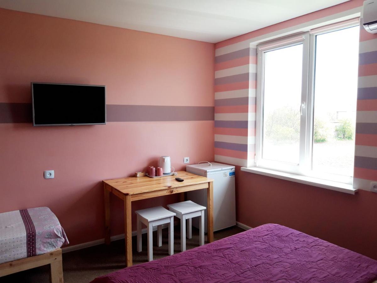 Hotel Jonik Land Chornomorsk Exterior photo